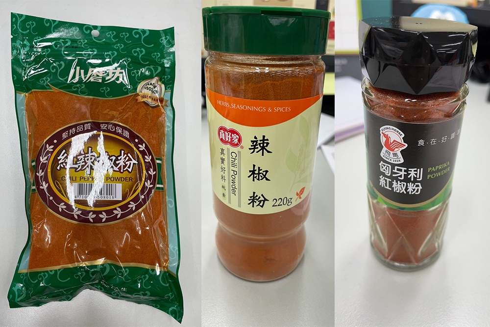 小磨坊紅辣椒粉（左）、真好家辣椒粉（中）和濟生公司的匈牙利紅椒粉（右），均被台北市衛生局檢出不符規定。（台北市衛生局提供）