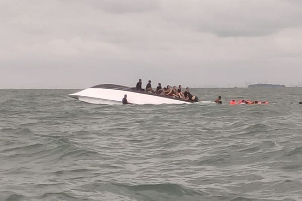 印尼千島群島船隻翻覆，1台灣人失蹤。（取自X平台）