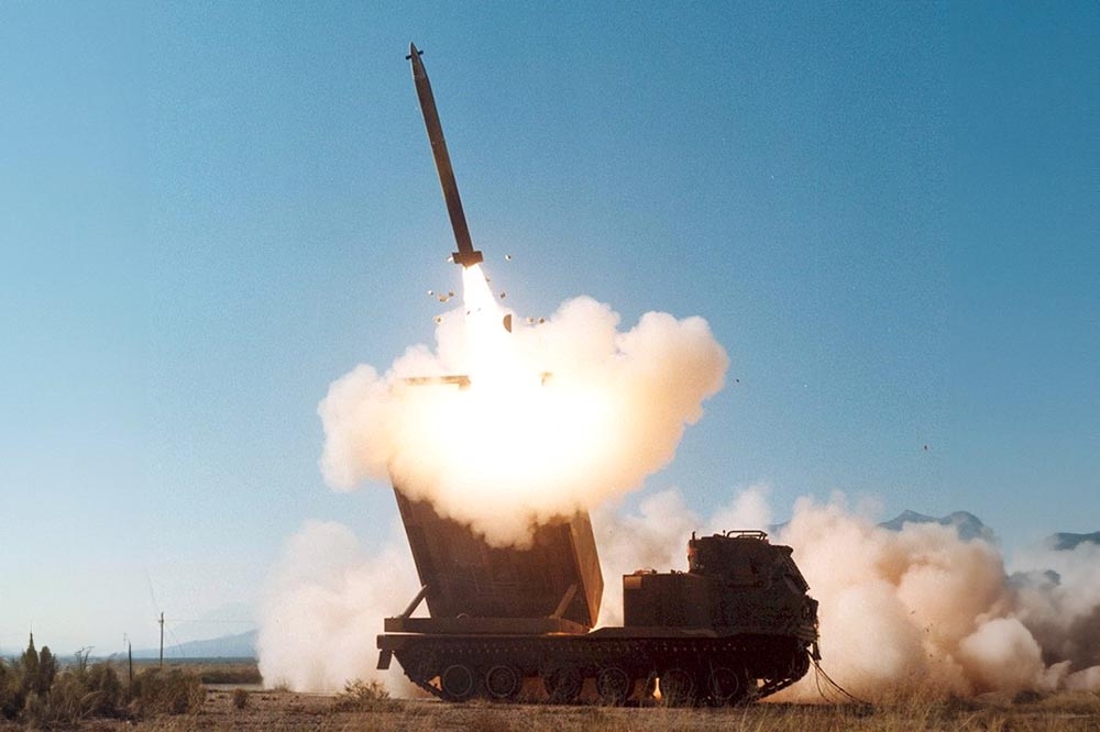 洛馬的GMLRS導引火箭彈，在俄烏戰爭中為以小博大的烏軍發揮不小作用。圖為M270發射GMLRS（取自DVIDS）。