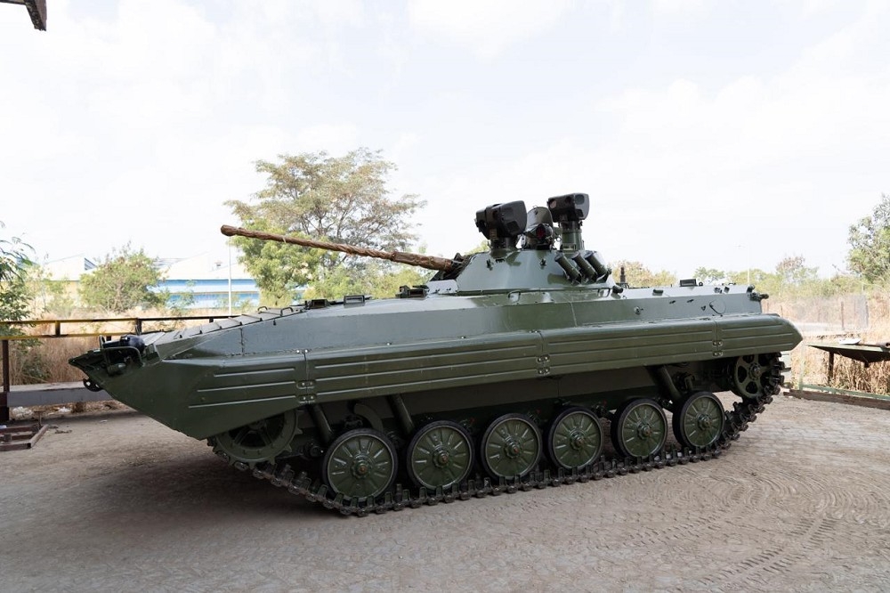 AVNL公司公布的BMP-2M樣車，加裝了多種印度國造先進射控與感測裝置。（取自AVNL公司）