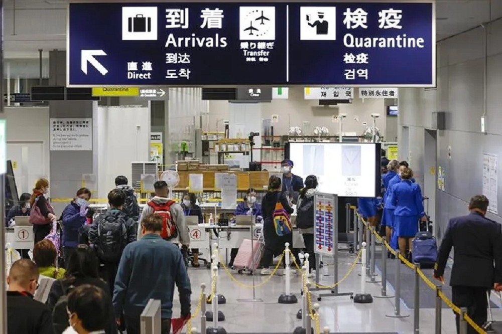 日本傳出有民眾只是待在機場就染上麻疹的個案。圖為2021年的關西機場。（資料照片／美聯社）
