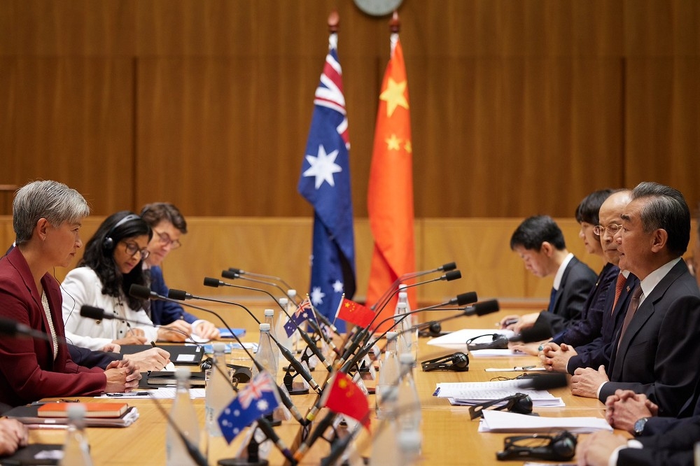 澳、中外長在坎培拉進行會談，針對雙方貿易、台海和平穩定等議題進行交流。（取自黃英賢X平台帳號）