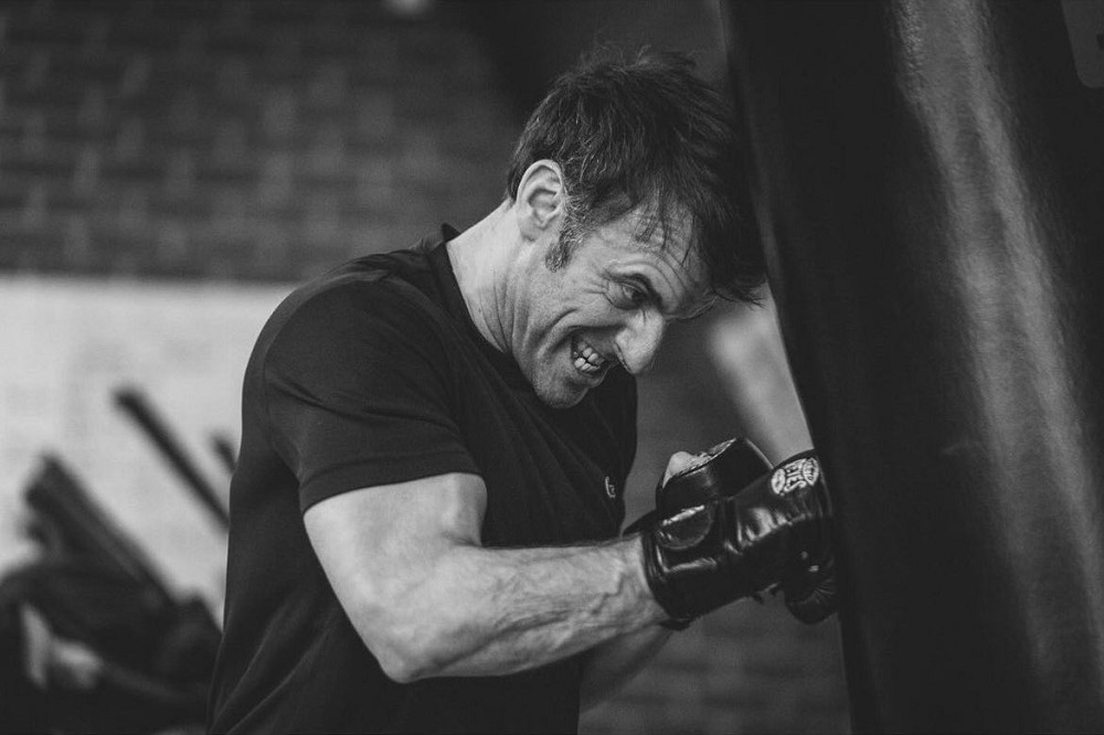 法國愛麗榭宮御用攝影師發布馬克宏練拳的照片，引起熱議。（取自IG）