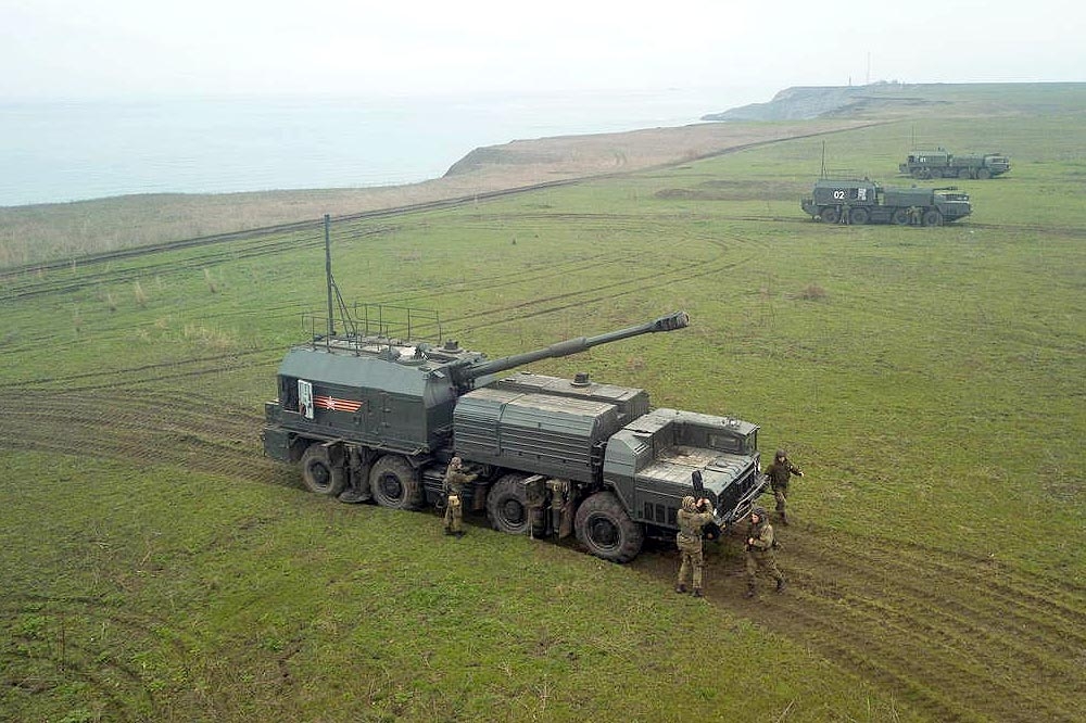 先前演習時，在黑海沿岸進行部署的A-222岸防砲兵系統。（取自俄國國防部）