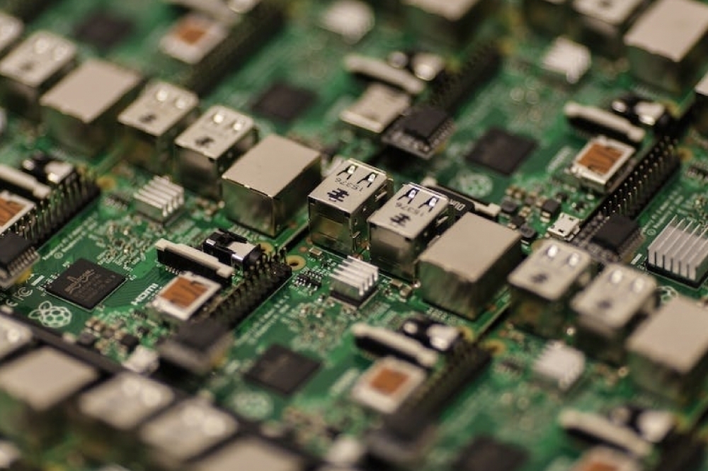 消息人士透露，美國政府正在起草一份禁止獲得先進晶片製造設備的中國晶片製造商名單。（美聯社）