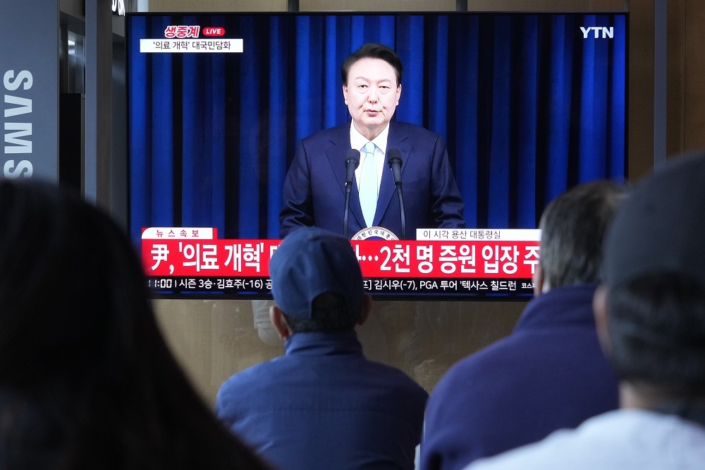南韓總統尹錫悅表示，政府願意在有替代方案為前提之下與醫界談判。（美聯社）