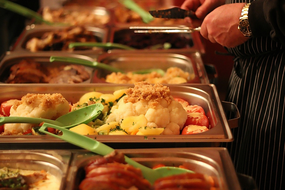 有民眾於南港台北漢來大飯店旗下的島語自助餐廳用餐後，出現嘔吐、腹瀉症狀就醫。示意圖。（取自pixabay）