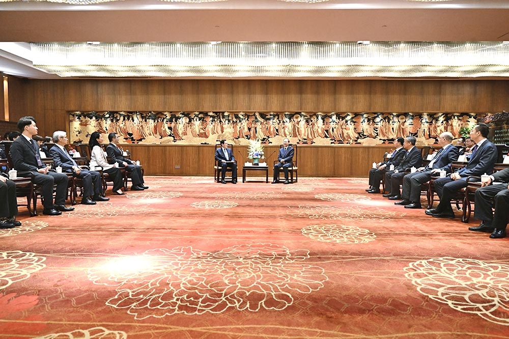前總統馬英九今晚（2日）抵達廣東廣州市，與廣東省委書記黃坤明會見。（馬英九基金會提供）