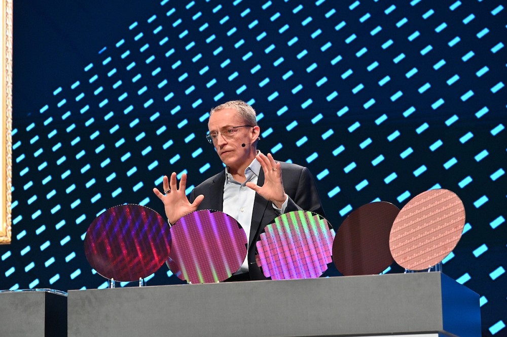 英特尔晶片代工业务大亏70亿美元，执行长季辛格强调可在2027年达成损益平衡。（取自英特尔社群平台X帐号）(photo:UpMedia)