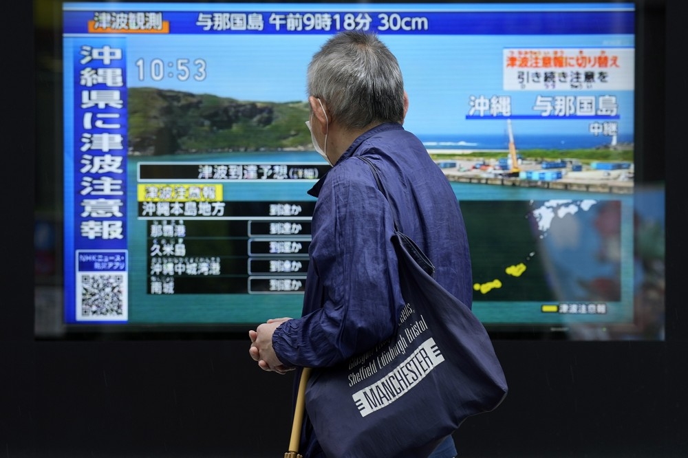 花蓮大地震影響廣泛，日本沖繩海、空交通一度暫停。（美聯社）