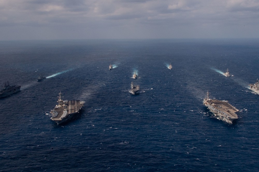 美日航艦1月在菲律賓海演習。（取自@USNavy）