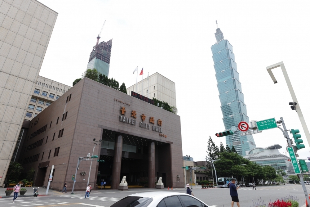 台北市政府B1員工餐廳被查出20種食材及調味料過期，將開罰208萬元。（資料照片／陳愷巨攝）