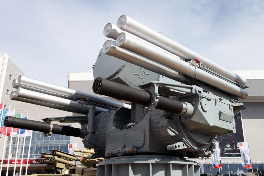 在国际防展中展出的「铠甲-M」系统，武装配置为2具6管30公厘盖特林机砲搭配8枚飞弹。（取自Rostec）(photo:UpMedia)