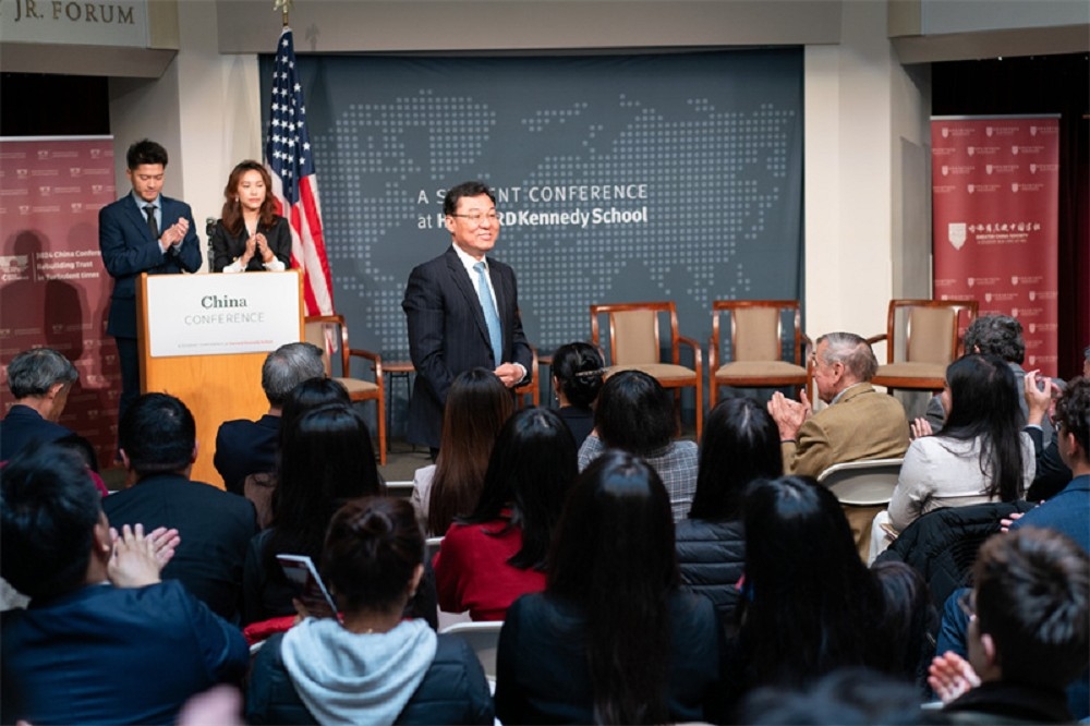 中国驻华府大使谢锋4月20日出席哈佛大学的论坛。（取自中国驻美大使馆官网）(photo:UpMedia)