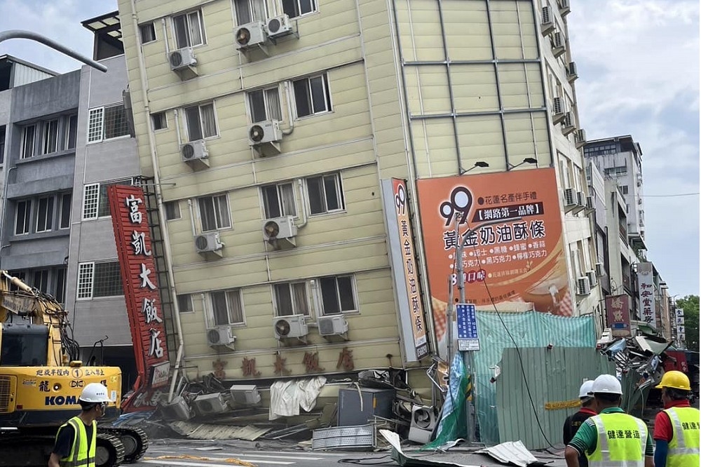  0403花蓮地震導致當地許多飯店業建築及設備受損。（取自傅崐萁臉書）