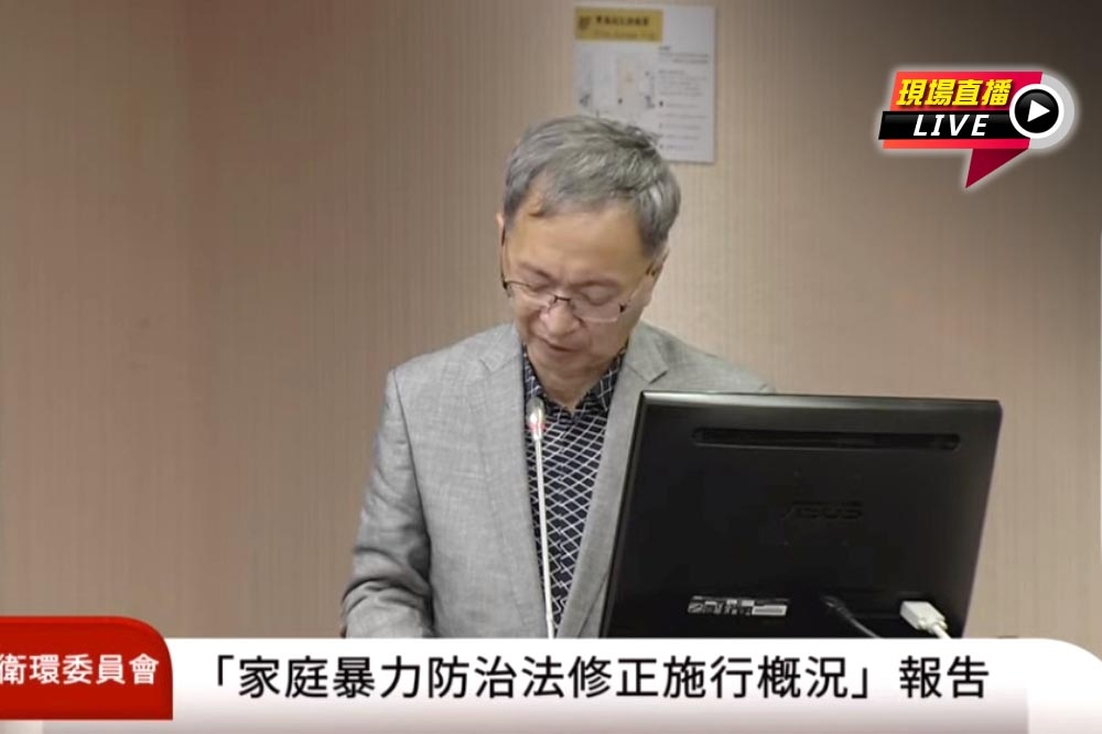 卫福部长薛瑞元今天到立法院对家暴、儿少性影像防制进行专题报告。(photo:UpMedia)