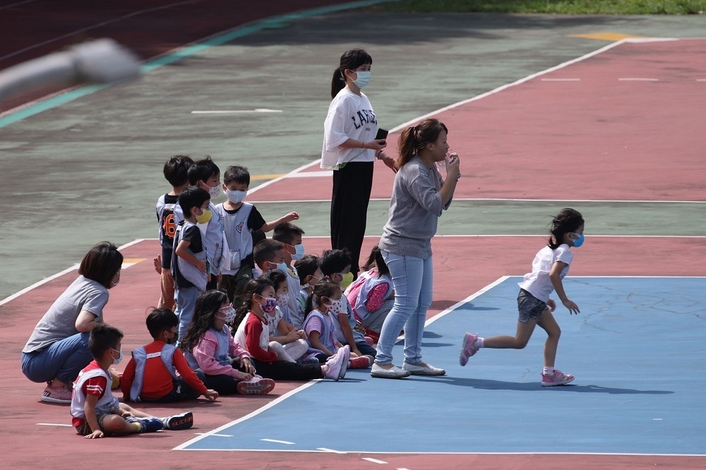 雙北、台中、台南已有約450班次的幼兒園、國中小因腸病毒停班，家長需多加留意。示意圖，非當事幼童。（資料照片／陳愷巨攝）