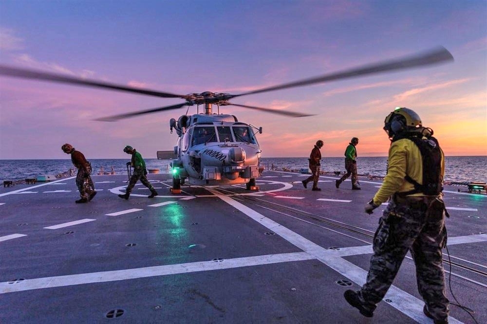 澳洲海軍的「海鷹直升機」4日差點被中國戰機發射的照明彈擊中。（取自澳洲國防部網站）