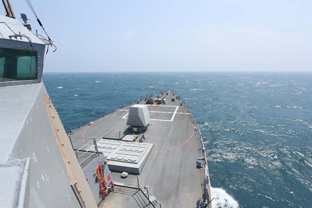 美國海軍勃克級飛彈驅逐艦「海爾賽號」，昨天已照既定行程，常規性通過台灣海峽。（取自第七艦隊臉書）