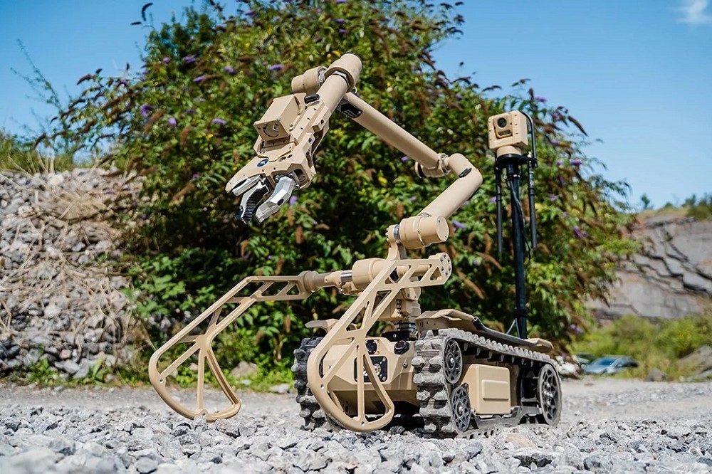 英国国防部採购T4中型机器人，进行未爆弹在内等危险品的排除作业，降低人员涉险的可能性。（取自L3Harris公司网站）(photo:UpMedia)