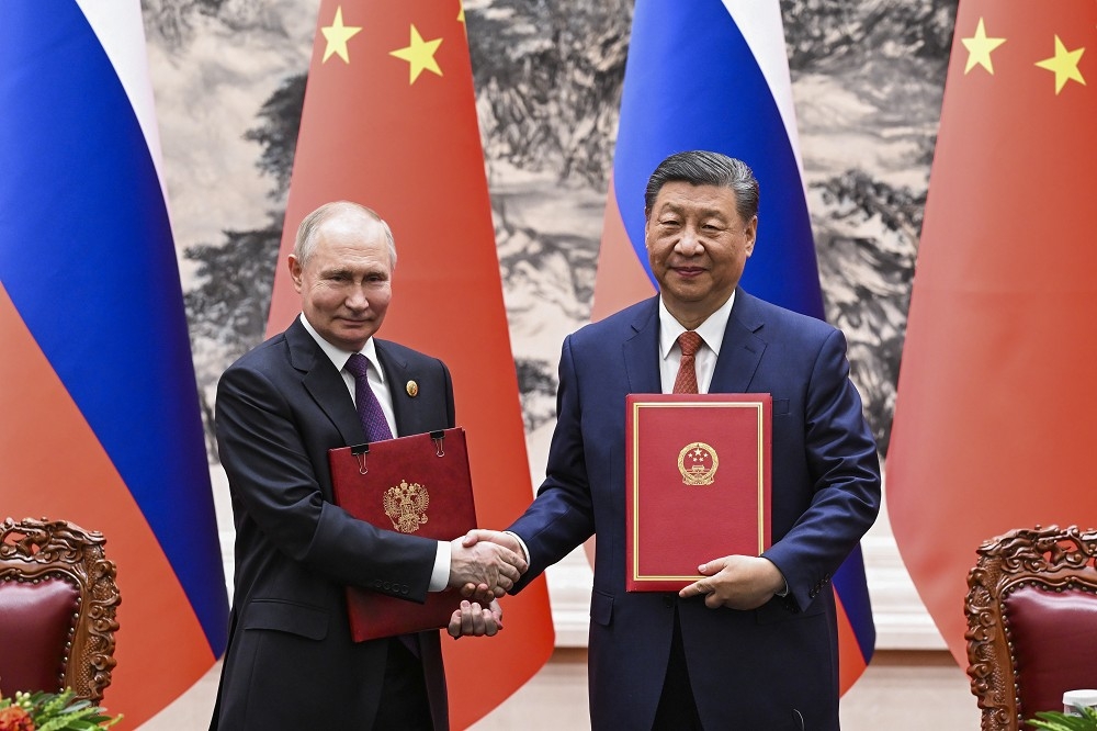中俄两国元首16日签署文件，强调两国全方位合作，以及对美国全方位的批判。（美联社）(photo:UpMedia)