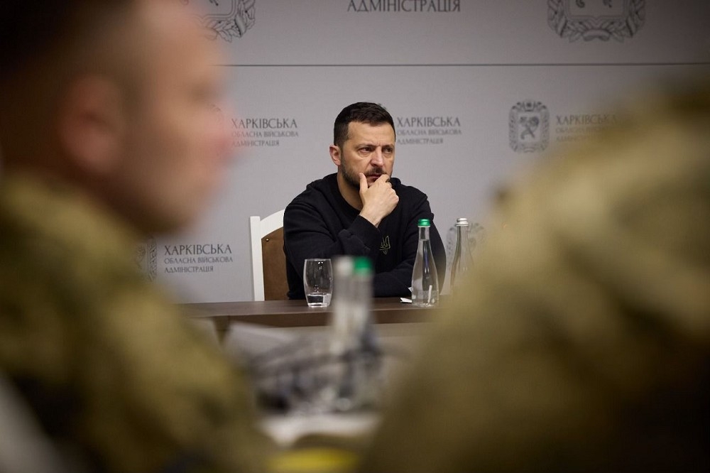 乌克兰总统泽伦斯基赶赴哈尔科夫视察，稳定当地民心士气，并与总司令瑟尔斯基等军方高层开会商讨对策。（取自泽伦斯基脸书）(photo:UpMedia)