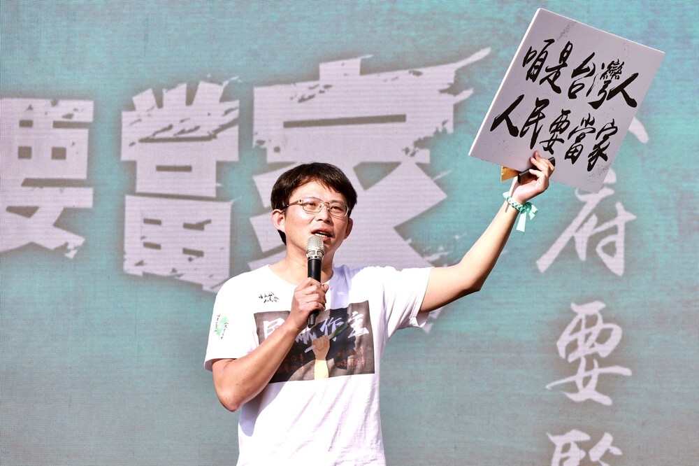 民眾黨主席黃國昌今天（23日）出席「人民要當家」宣講，痛批民進黨「把人民當盤子」。（王侑聖攝）