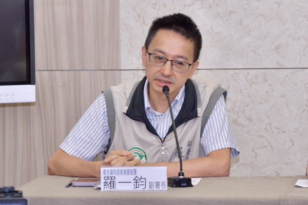 新冠降溫！上周就醫僅7萬人　羅一鈞曝「好消息」：有機會脫離流行期
