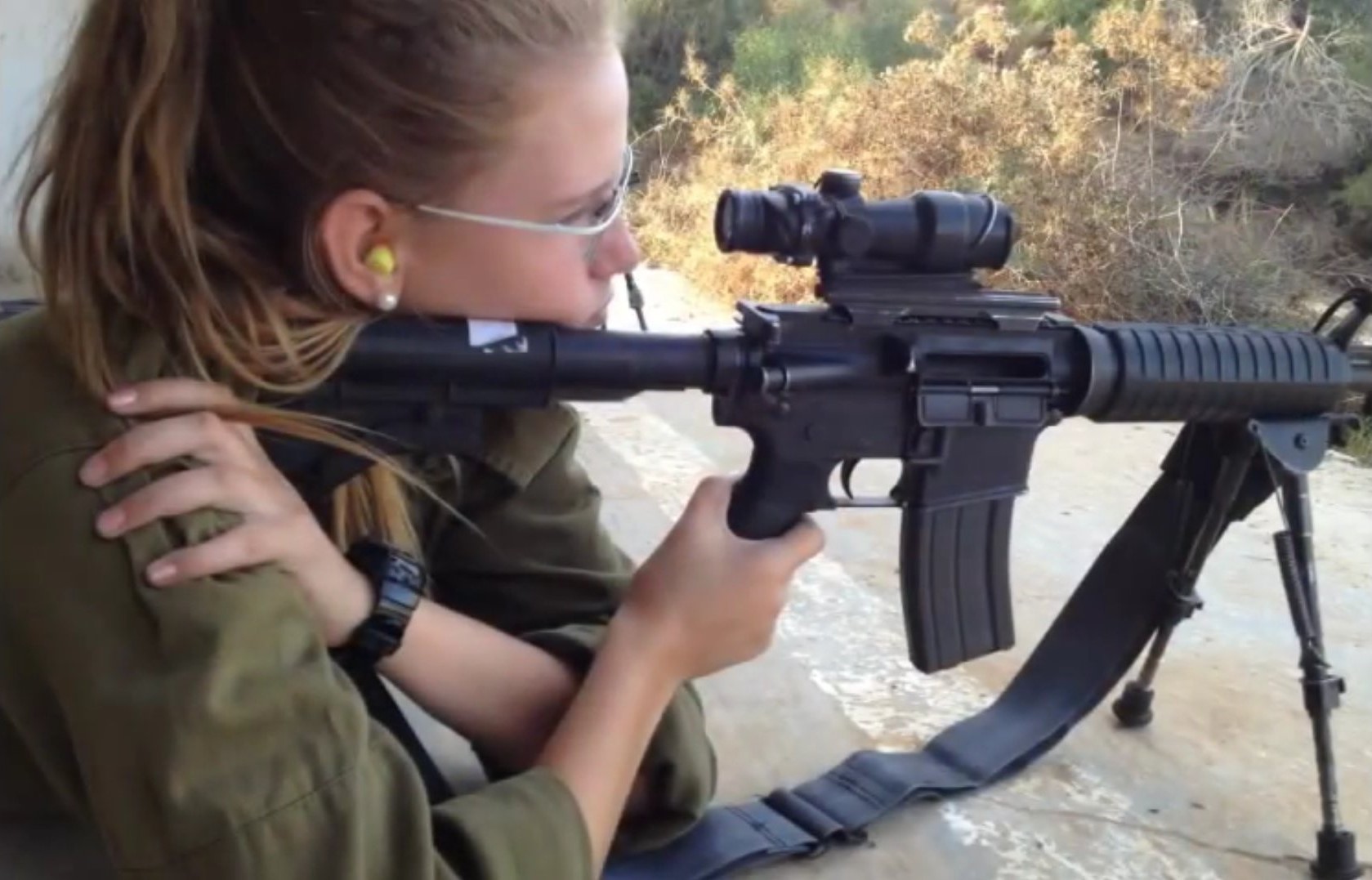 以色列女兵颜值爆表