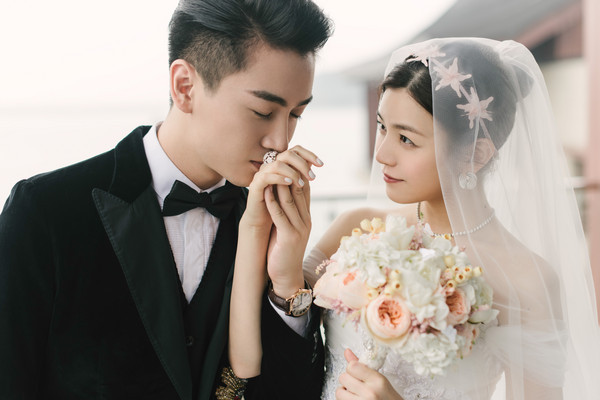 陳妍希與陳曉因拍《神鵰俠侶》譜出戀情，兩人當年婚禮非常高調，但婚姻一直不被看好。