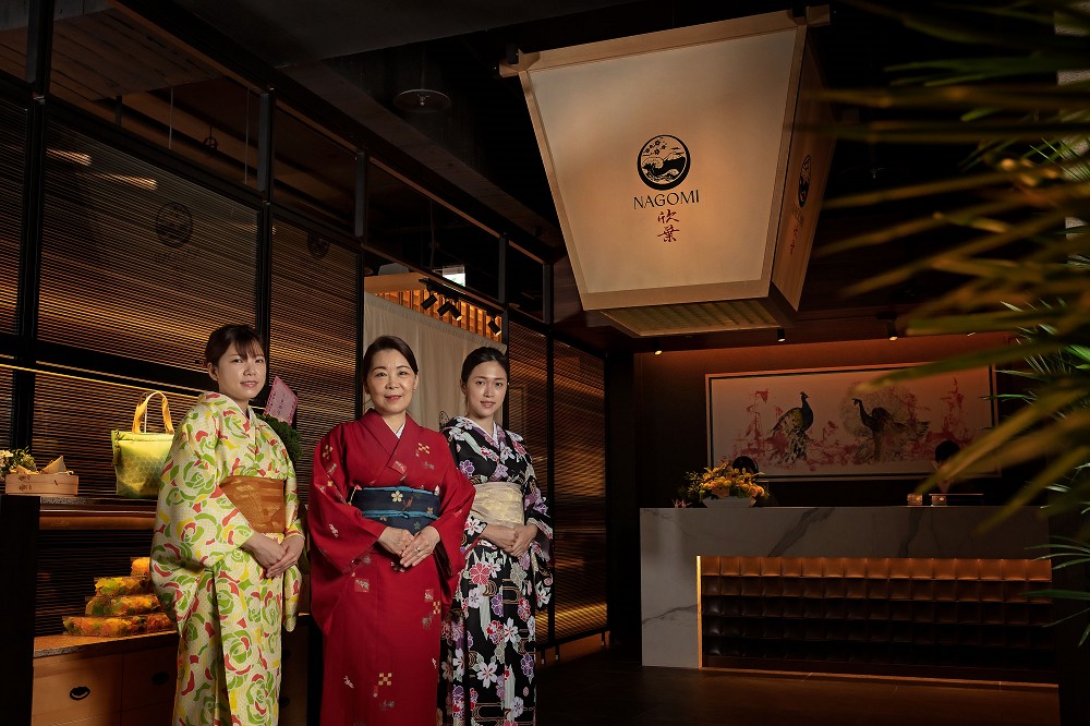 「NAGOMI 和食饗宴」由曾任職知名日式溫泉飯店的專職經理帶領團隊並訓練外場服務人員