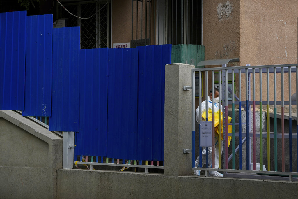 北京朝陽區社區外架設了金屬圍欄