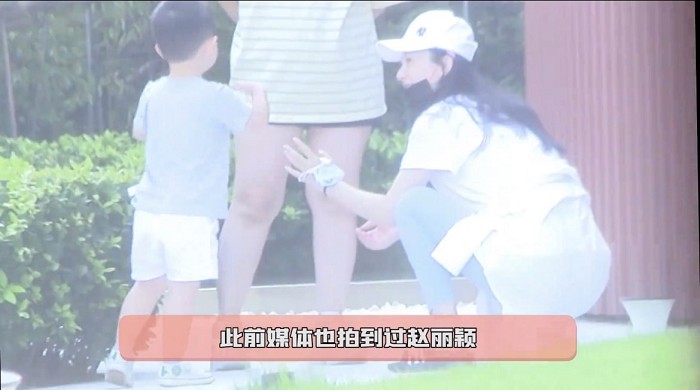 中國女星趙麗穎被拍到馮紹峰上海家中接孩子