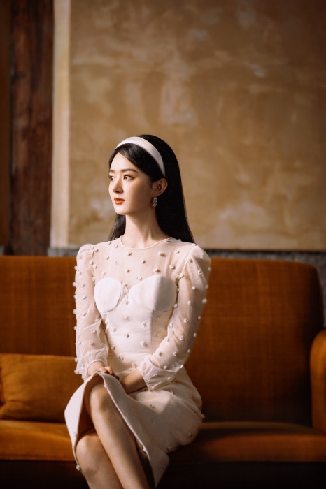 趙麗穎穿2017年舊款為中國電視金鷹獎拍宣傳影片