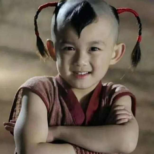 吳磊小時候被《封神榜》劇組看中，以「小哪吒」一角正式以演員身份出道