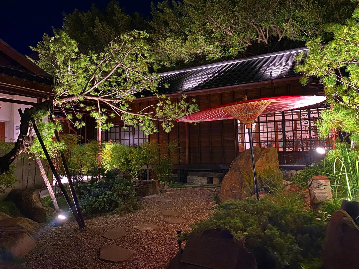 「京町 山本屋」茶屋後面的小徑更是打造出京都風庭院