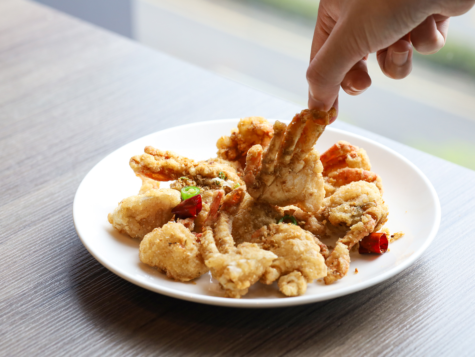台北凱達「百宴自助餐」海鮮控還能選擇「避風塘螃蟹」吃到飽！