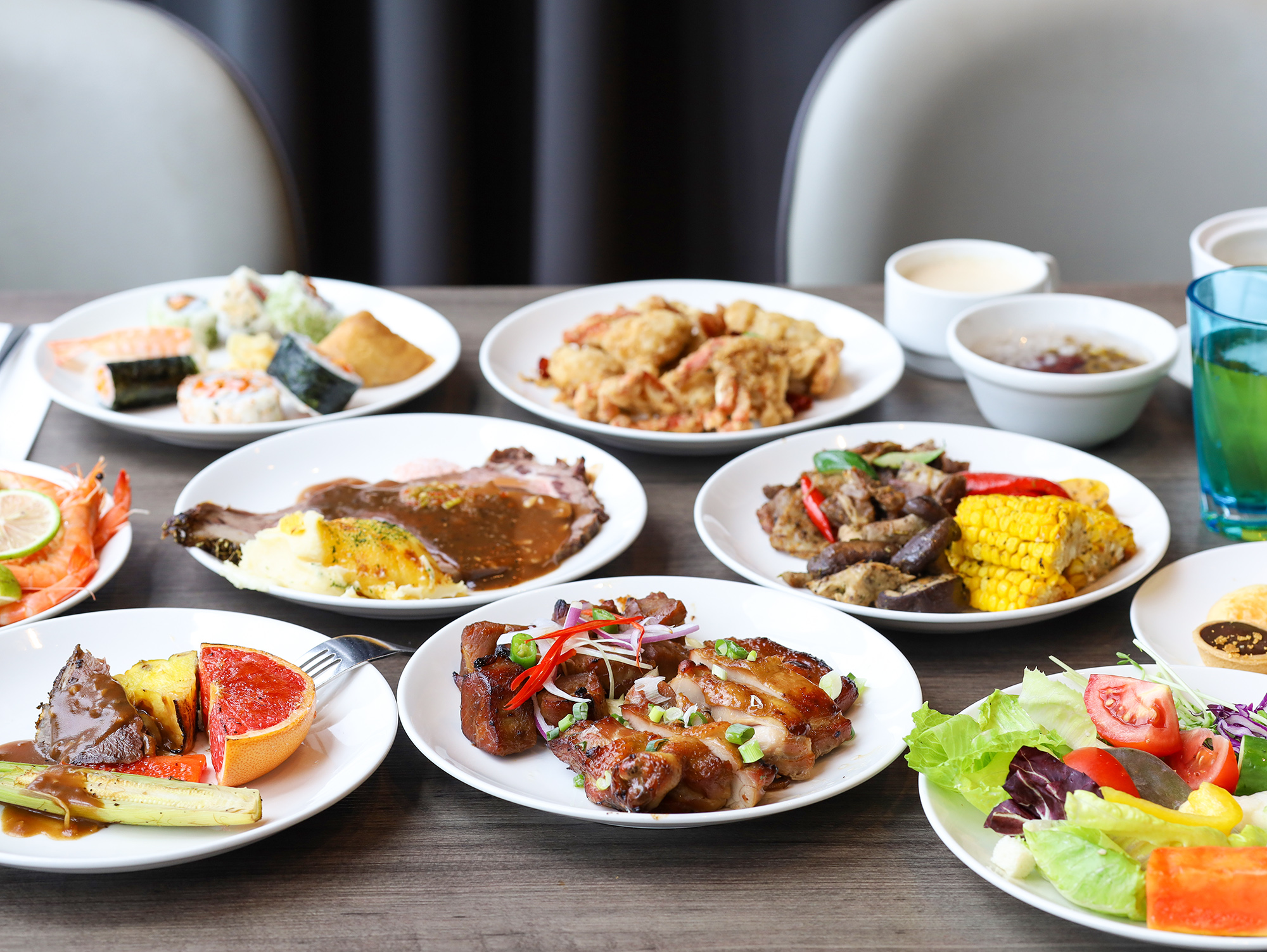 台北凱達「百宴自助餐」至 9 月底前，推出平日餐期 85 折優惠，每位只要 808 元起。
