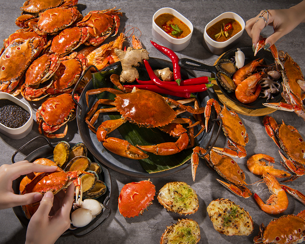遠東 Café 自助餐廳「品蟹嘉年華」一次集結多款螃蟹料理，從清蒸到異國料理通通有