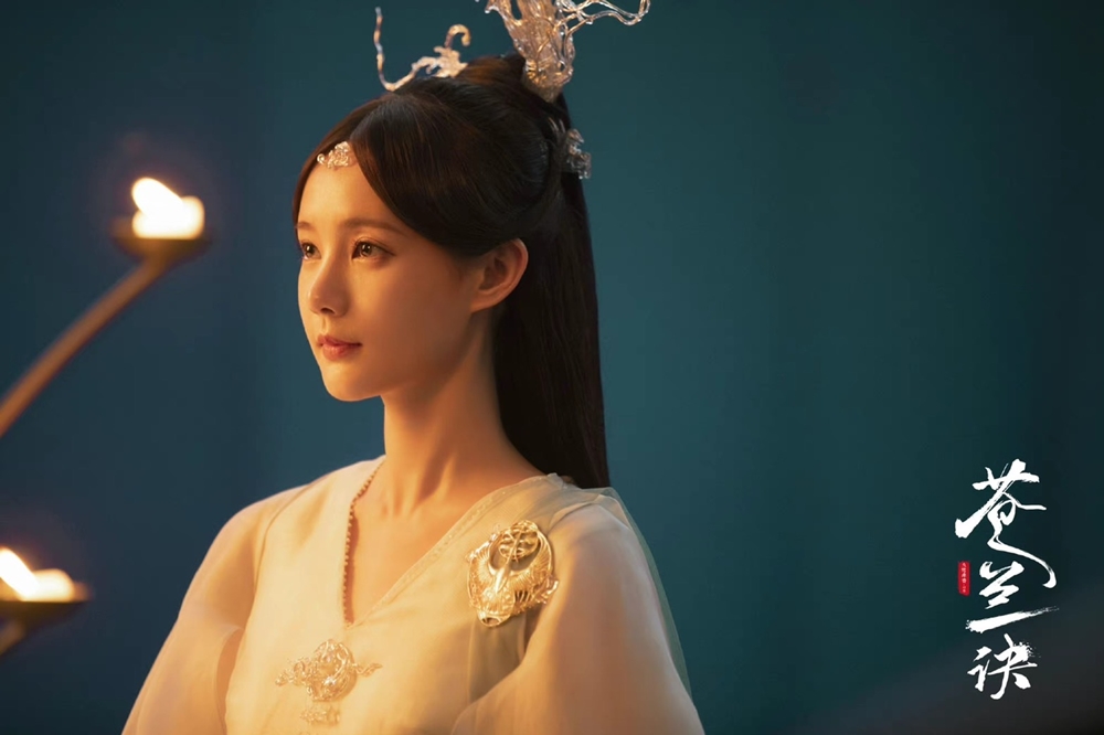 李一桐在《蒼蘭訣》的絕美扮相，不少觀眾都認為她美過女主角虞書欣。