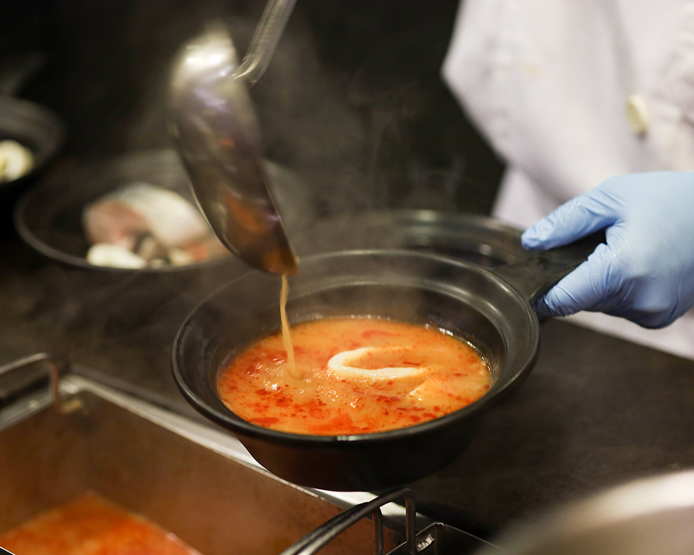 來泰市場享受泰式海鮮，絕對不能錯過的「現煮南洋湯品」
