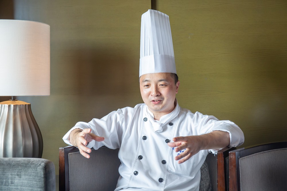 「溜溜 酸菜魚專賣店」由資歷超過 30 年的漢來美食餐飲集團中餐品牌長 — 羅嶸領軍