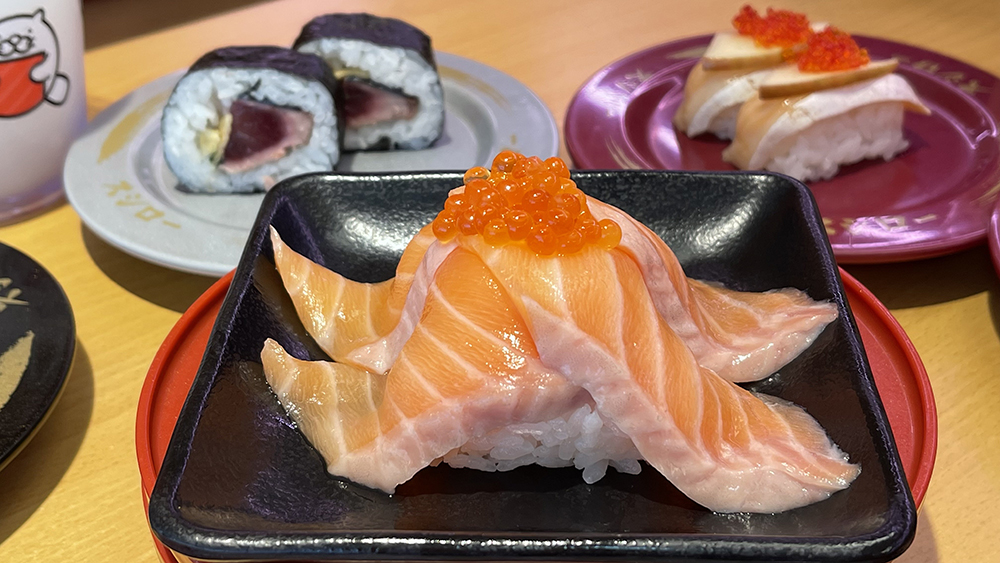 壽司郎「鮭山島」吃得到大片生魚片、鮭魚丁以及鮭魚卵