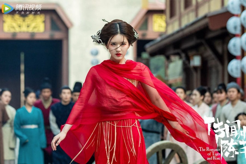 趙露思在《傳聞中的陳芊芊》的紅衣造型已成經典。
