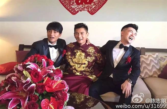蘇有朋2016年出席吳奇隆與劉詩詩的婚禮，還與陳志朋一起擔任伴郎，難得重現《小虎隊》世紀合體畫面