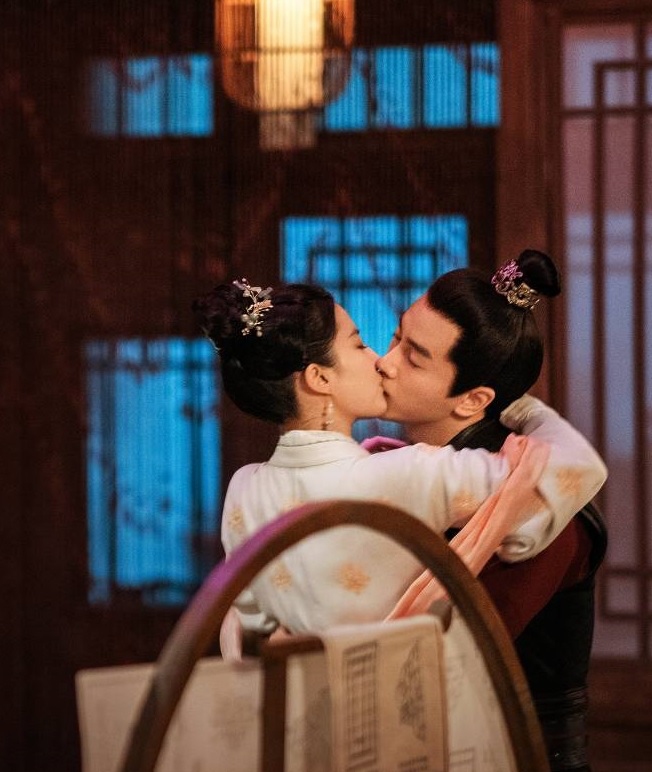 陳曉曾表示《夢華錄》是他拍過最多吻戲的一部戲，他與劉亦菲的吻戲更是創下古偶劇天花板