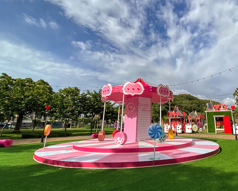 「小樹市集」這次的場地位在「蓮池潭兒童公園」，同時也是最新打造出的「奇幻樂園」。