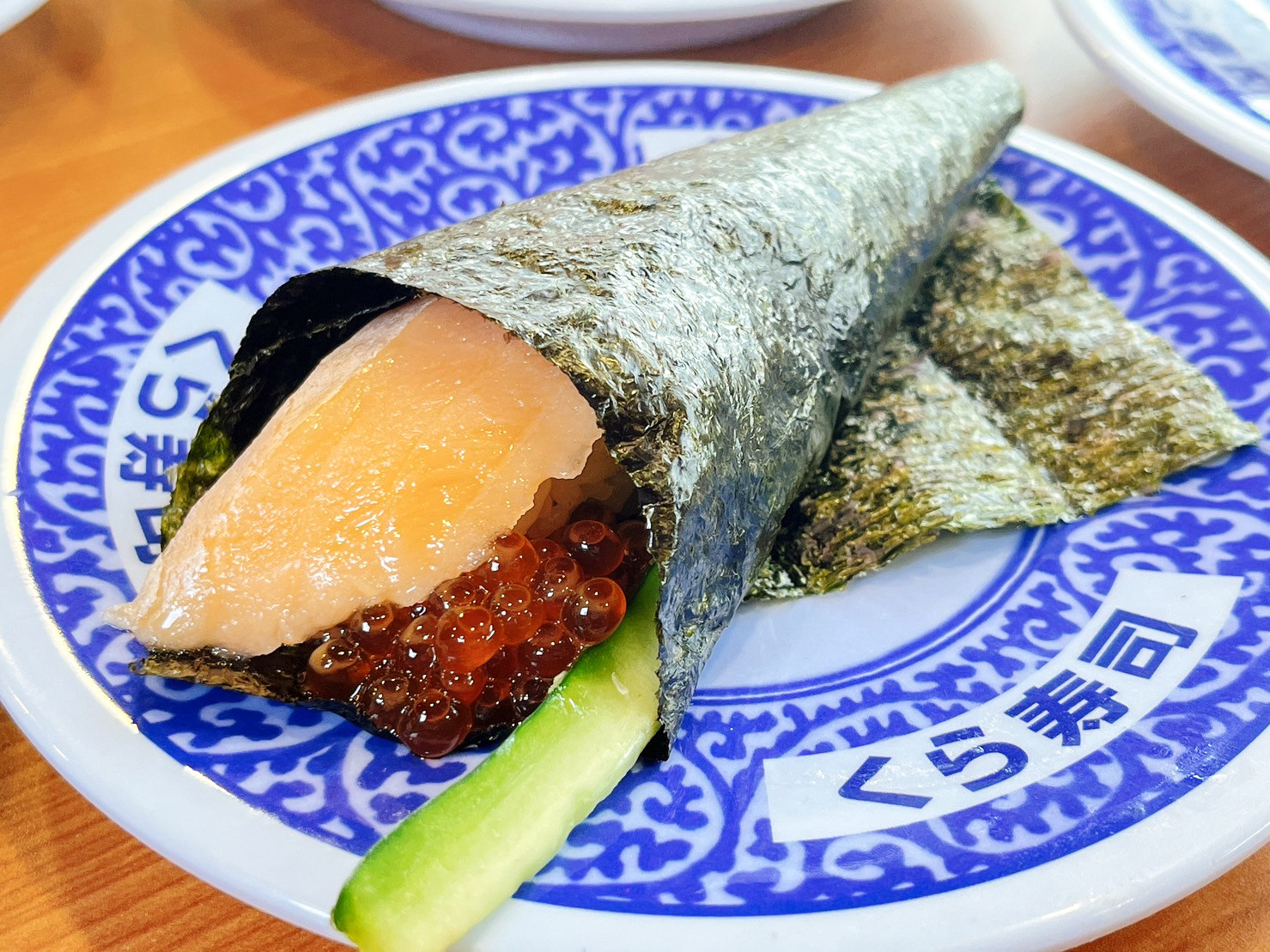 藏壽司「鮭貝滿分祭」鮭魚肚親子手卷／售價 40 元