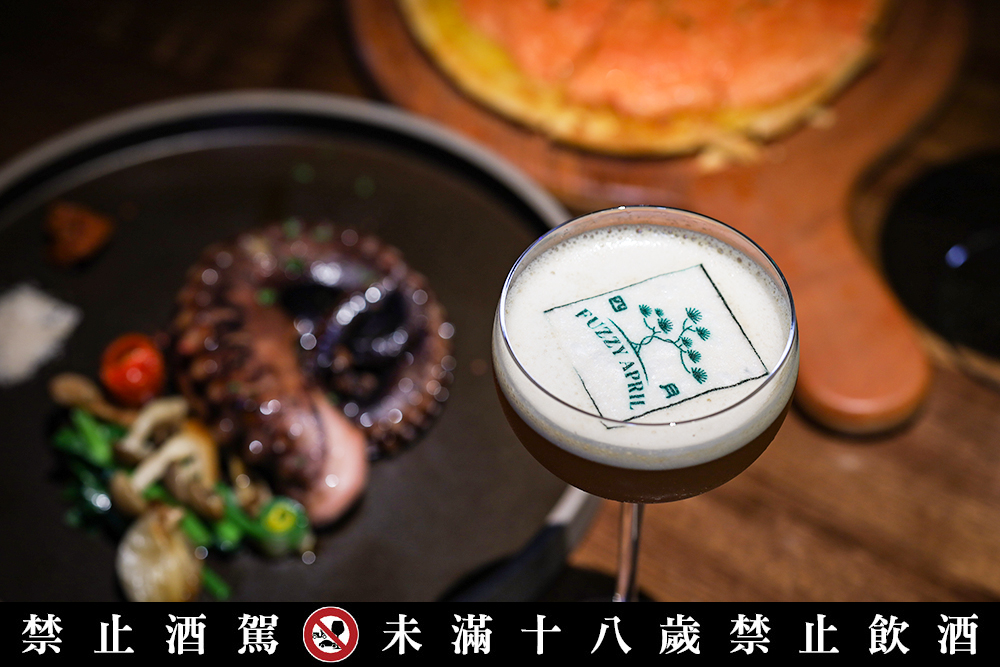 台北餐酒館「四月 Fuzzy April」推薦餐點：炙燒章魚腳、童謠／售價 580 元、420 元