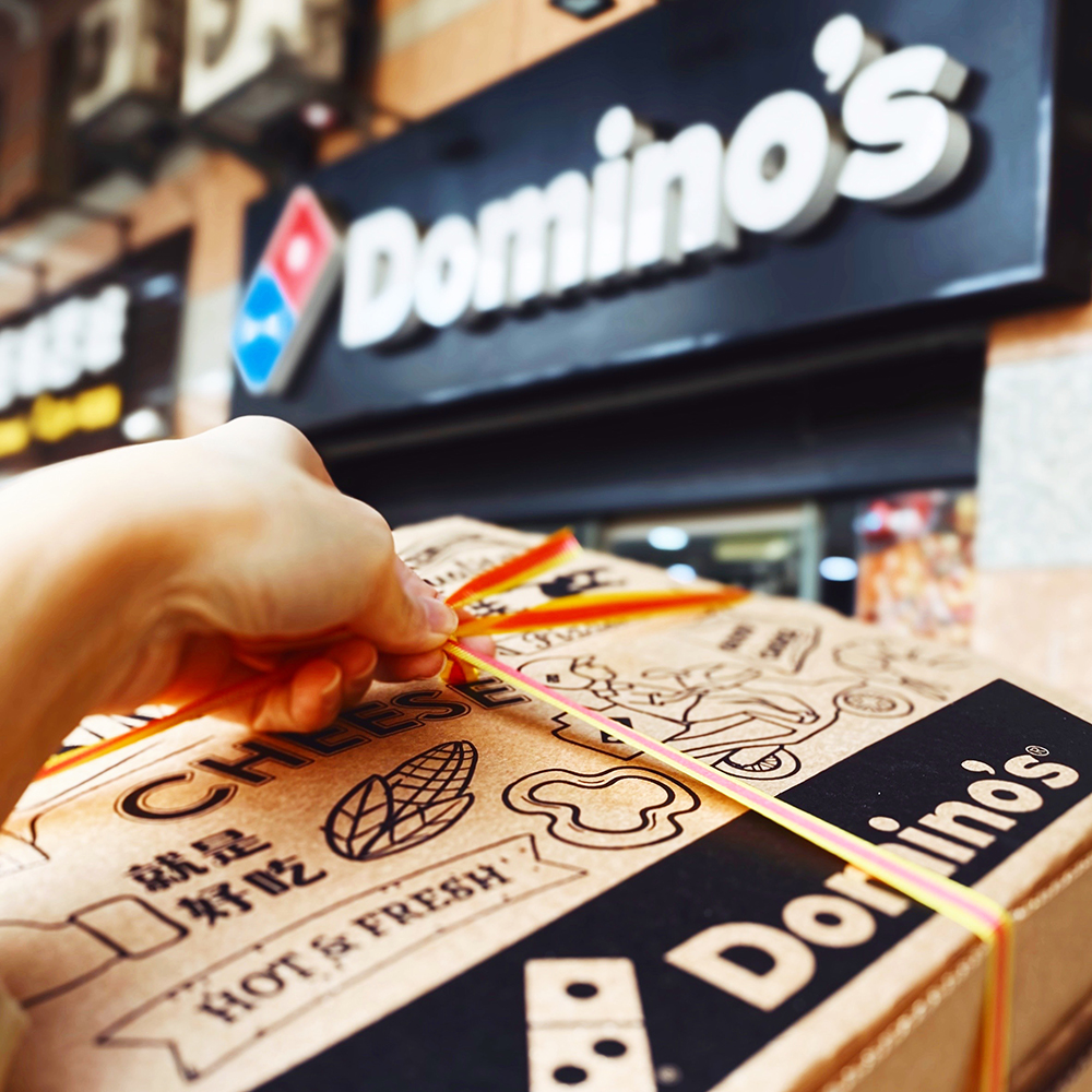 在各品牌萬物皆漲的時期，達美樂逆向推出「大披薩 199 元」優惠活動